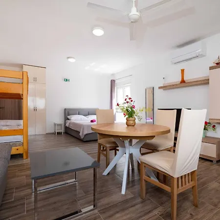Apartmán My Dalmatia - Blagdan With Private Parking Zadar