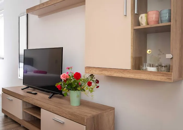 Апартаменты My Dalmatia - Blagdan With Private Parking *