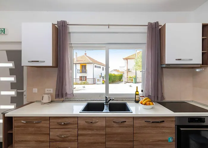 My Dalmatia - Blagdan With Private Parking Апартаменты *